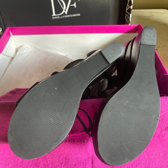 Diane Von Furstenberg DVF Opal Wedge Sandals Leather Criss Cross Size 7.5 - Picture 2 of 12